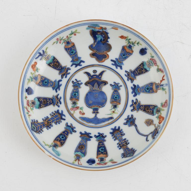 A serving dish, a hot water dish and two small dishes, 18th-19th century.