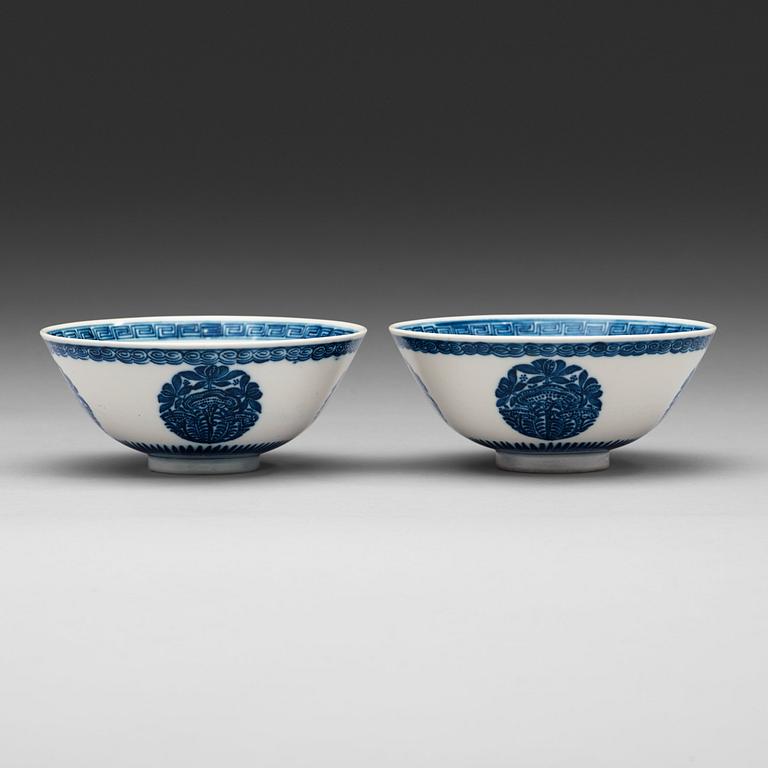 A pair of blue and white bowls, Qing dynasty with Xuandes four character mark.