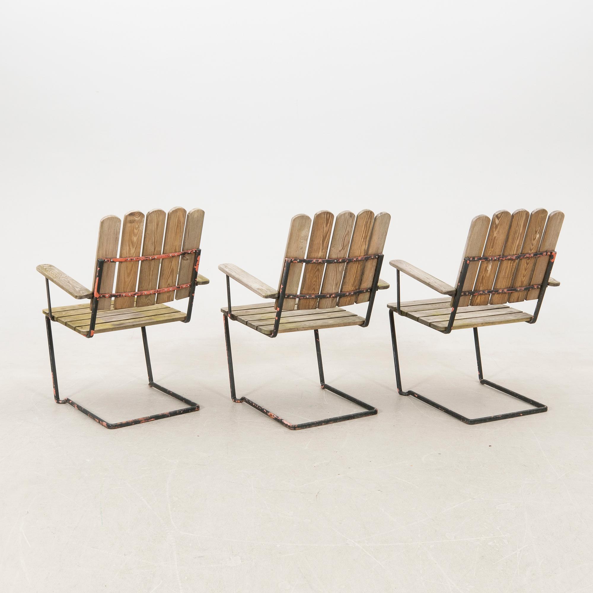 Arthur Lindqvist, Chairs "A2" 3 pcs, Grythyttan 20th century, along with accompanying table.