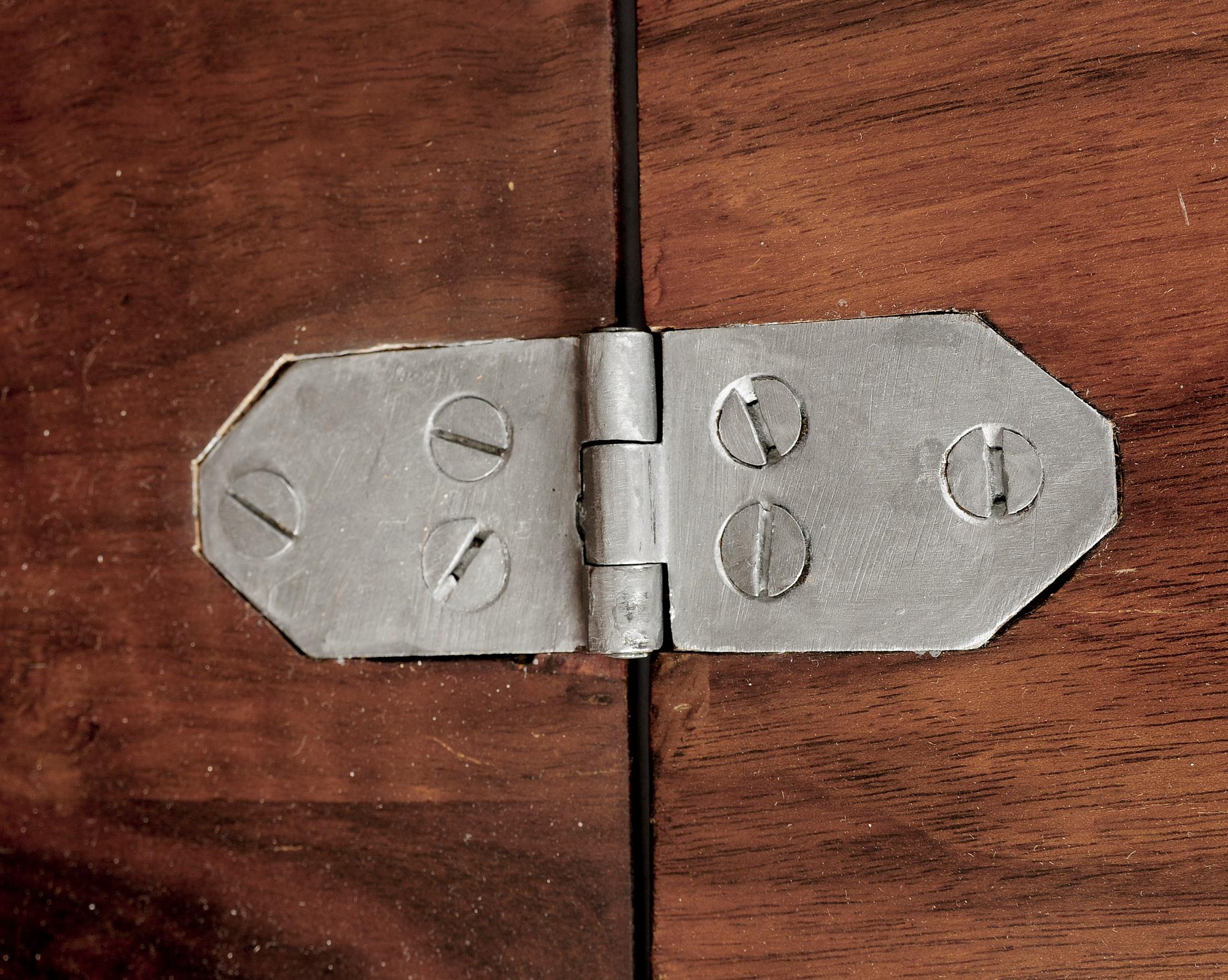 SNEDKLAFFSEKRETÄR, barock, 1700-tal.