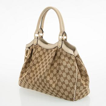 Gucci, a 'Sukey' bag.