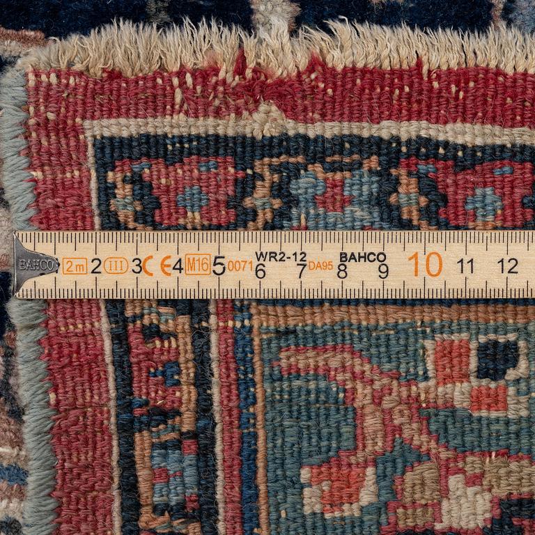 Matta, ca 440 x 335 cm.