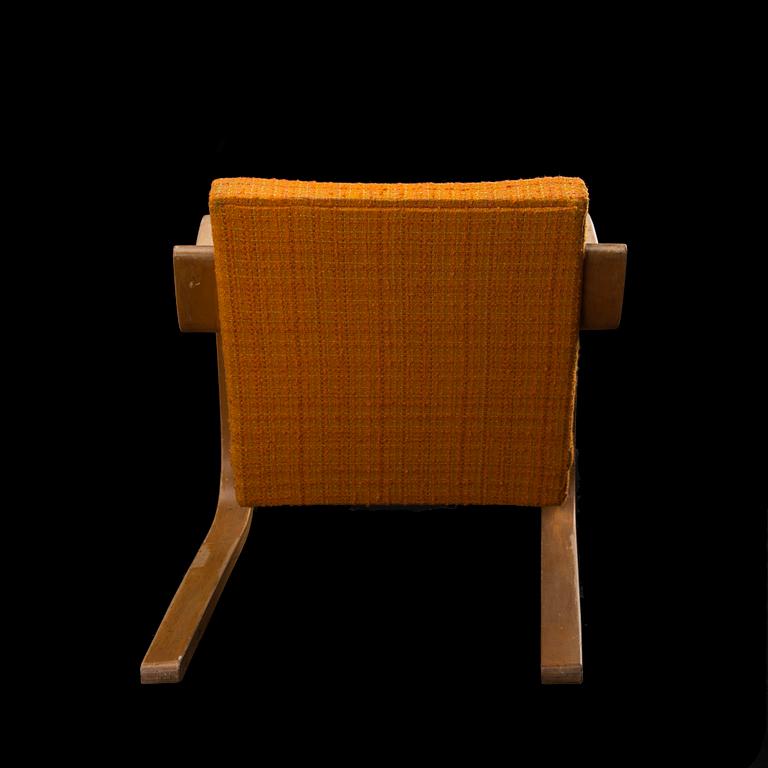 ALVAR AALTO, FÅTÖLJER, ETT PAR. NR 34/402. Tillverkad för Artek av Oy Huonekalu- ja Rakennustyötehdas Ab, Åbo. 1950-tal.
