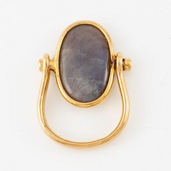 Vivianna Torun Bülow-Hübe, ring, 18K guld med labradorit och pärlemor, för Georg Jensen.