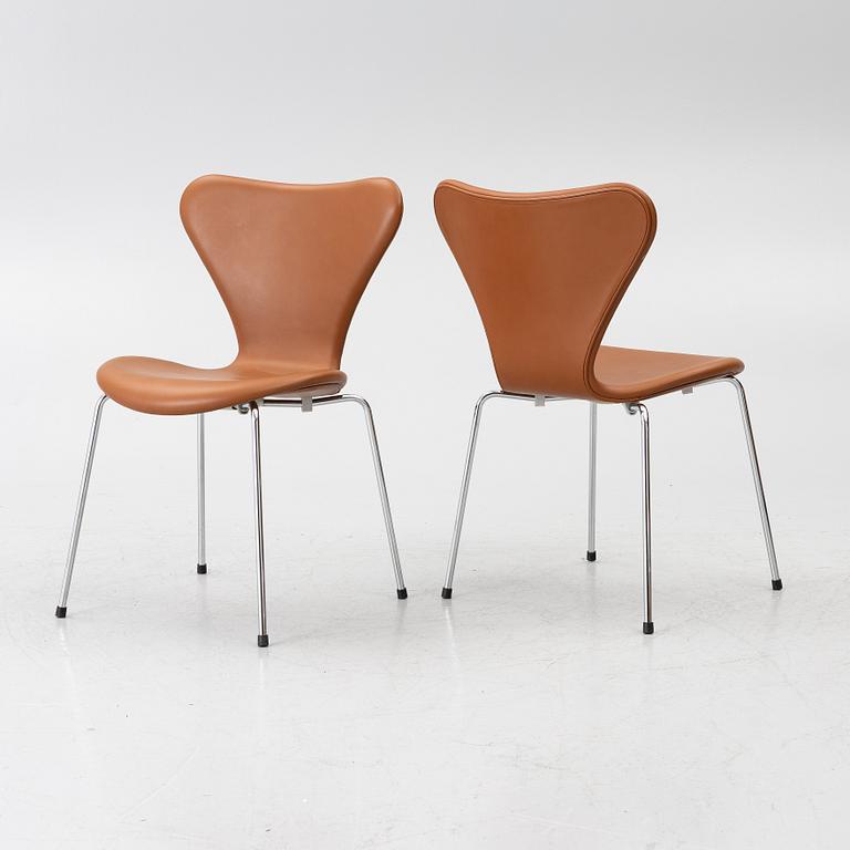 Arne Jacobsen, Four 'Series 7' chairs, Fritz Hansen, Denmark.