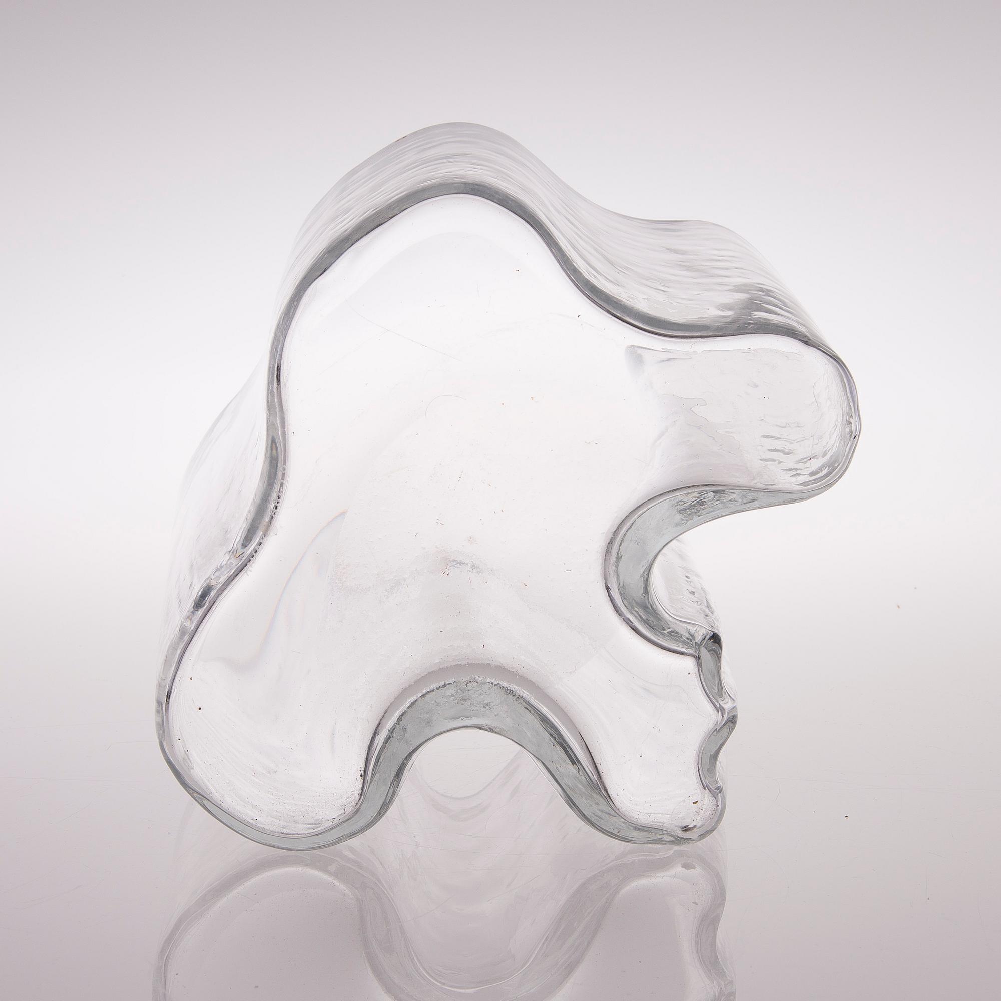 A 1950s/1960s vase signed Alvar Aalto.