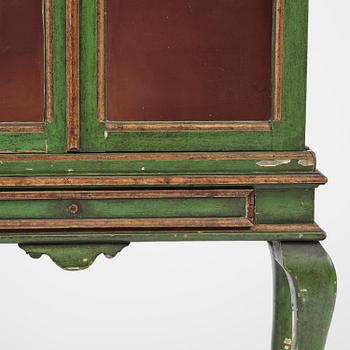 Vitrinskåp, Sverige, 1700-talets andra hälft, Rokoko.