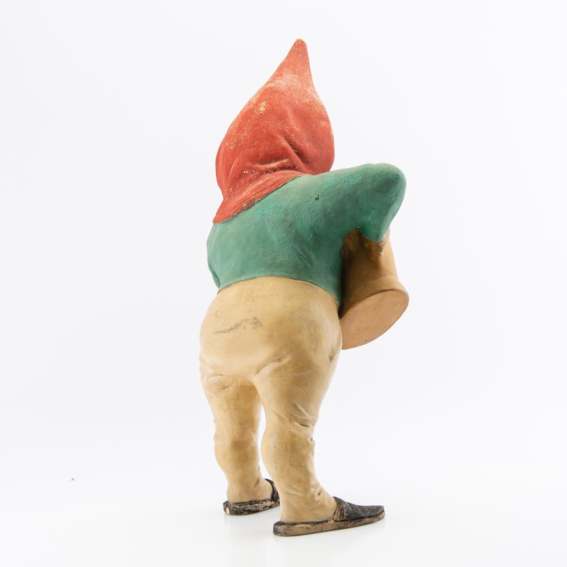 Tomte, troligen Tyskland 1900-talets första hälft/mitt bemålad terrakotta.