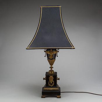 BORDSLAMPA, empirestil. 1900-talets första del.