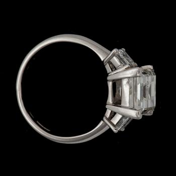 RING med baguetteslipade diamanter totalt ca 3.25 ct. ca I/VVS.