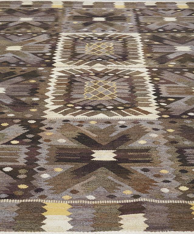 Barbro Nilsson, MATTA, "Nejlikan gråsvart", gobelängteknik, ca 276,5 x 215 cm, signerad AB MMF BN.