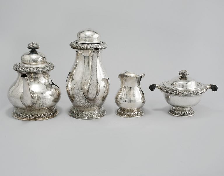 KAFFE- och TESERVIS, 4 delar, silver, svenska importstämplar, 1900-talets första hälft, total vikt 2070 g.