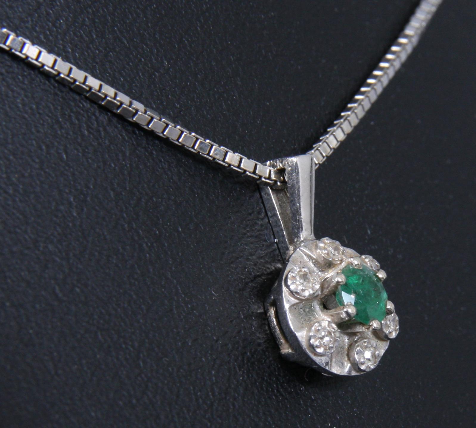 HALSBAND, brilljanter samt vitguld.