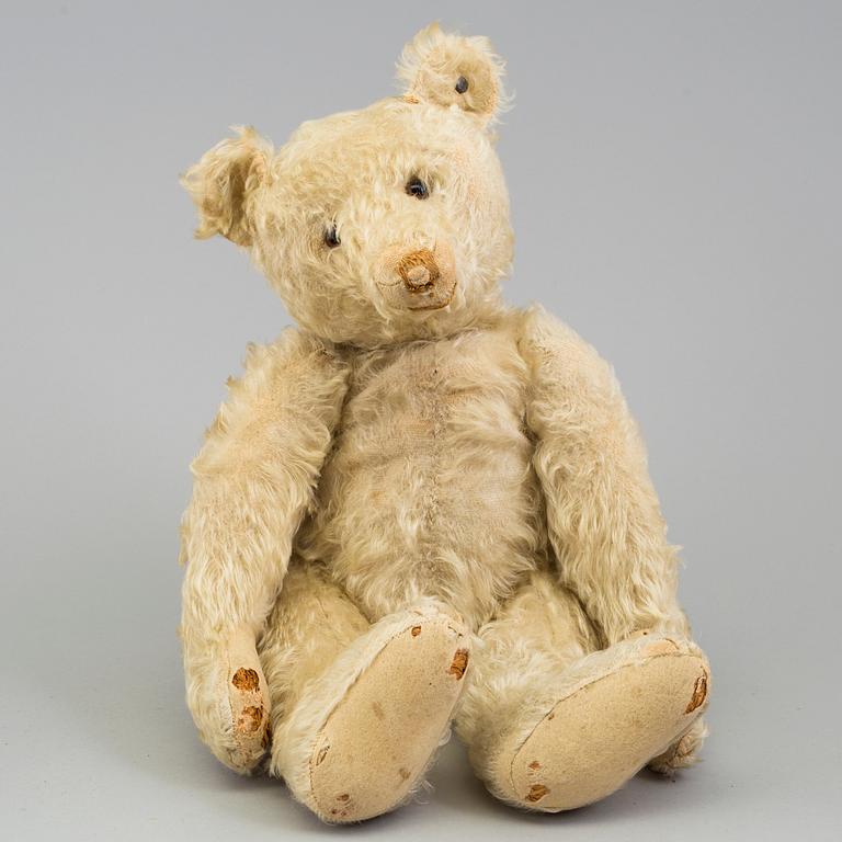 a German Steiff teddybear from the 1920's.