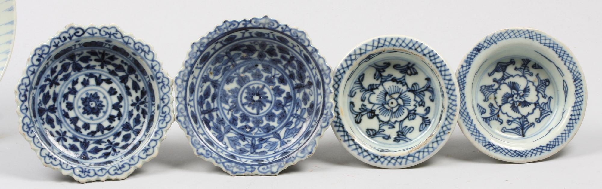 KOPPAR SAMT TALLRIK, 5 st, porslin, Kina 1800/1900-tal.
