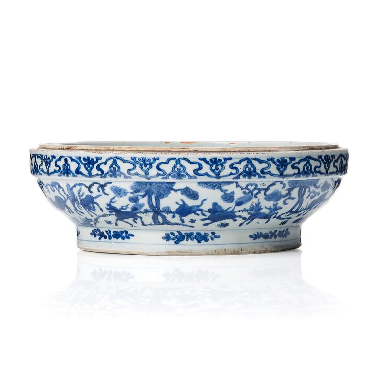 A Chinese blue and white box without cover, Ming dynasty with Wanli mark and period (1572-1620).