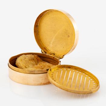 A Swedish 19th century 18K gold vinaigrette/scent box, mark of Isaac Malmborg, Stockholm 1814.
