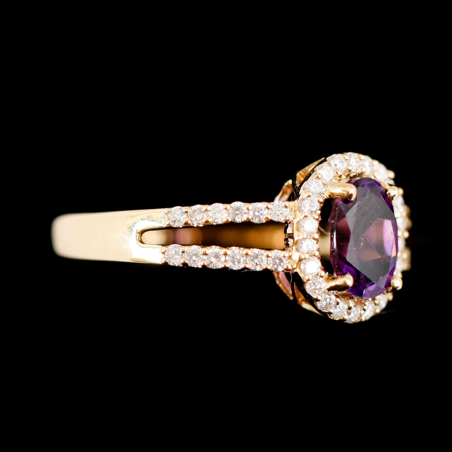 RING, 18 k guld, ametist 0.73 ct, diamanter tot 0.32 ct.
