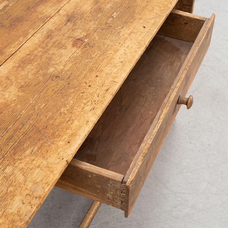 Drop-leaf table, pine, 19th century.