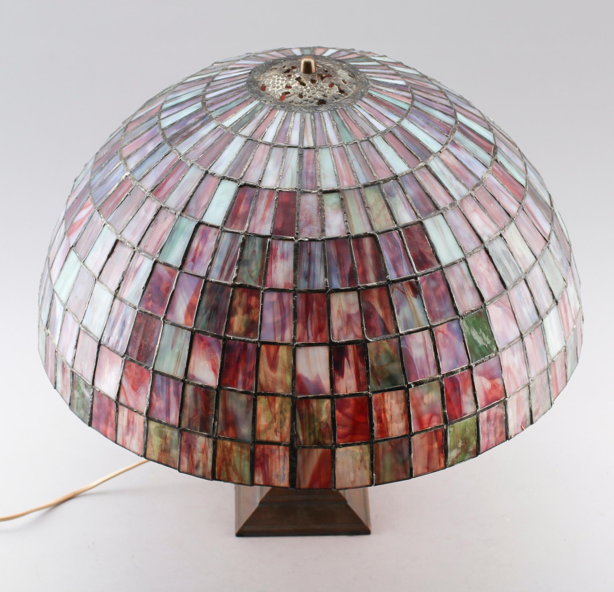 BORDSLAMPA, sk Tiffanystil, 1900-tal.