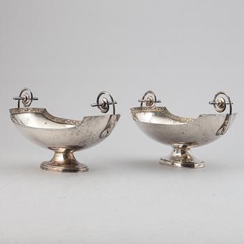A pair of silver plated bowls, first half of the 20th Century.