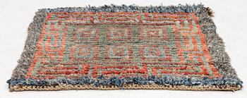 Matta, antik sk "Khagangma" Wangden, Tibet, ca 62 x 68 cm.