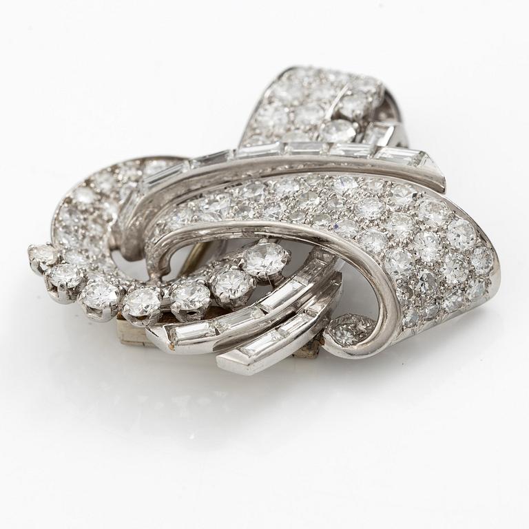 Broschclip platina med baguette-, åttkant- och runda briljantslipade diamanter, Art déco, Frankrike.