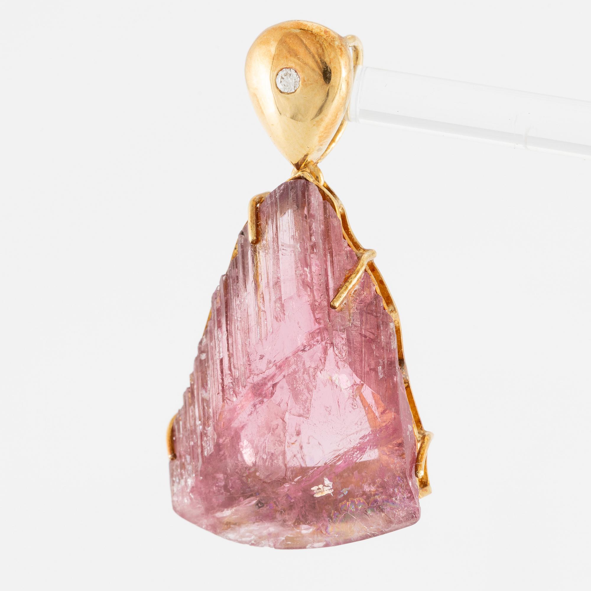 Pendant in 18K gold with pink tourmaline and brilliant-cut diamond.