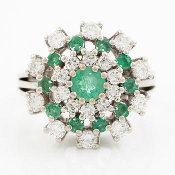 Ring 18K white gold set with brilliant-cut diamonds and emeralds.