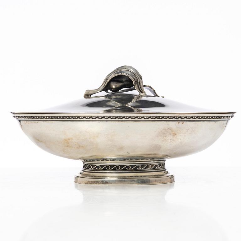 Eric Råström, lockskål, silver, Stockholm 1917, samt sked, J E Skreij, Falun 1927.