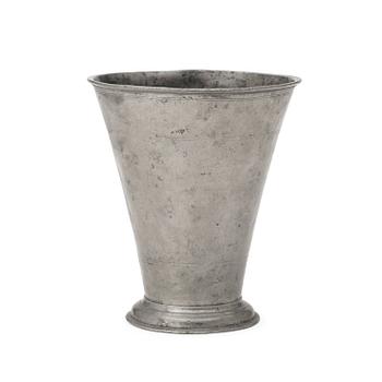 1275. A pewter beaker by Gudmund Östling 1786.