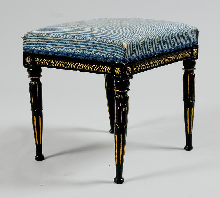 TABURETT, gustaviansk, av Erik Öhrmark (mästare i Stockholm 1777-1814).