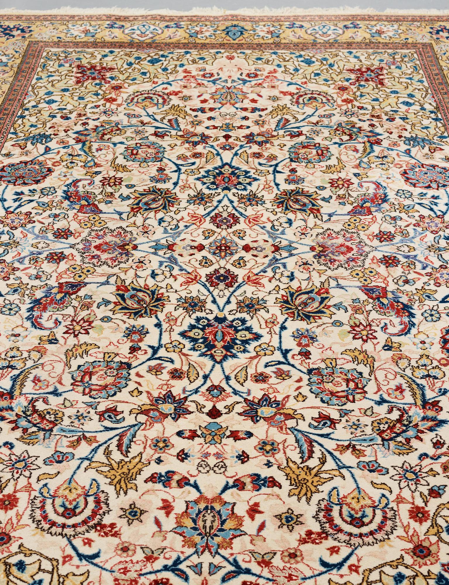 Matto, Old Qum, probably,  ca 357,5 x 218-226,5 cm.