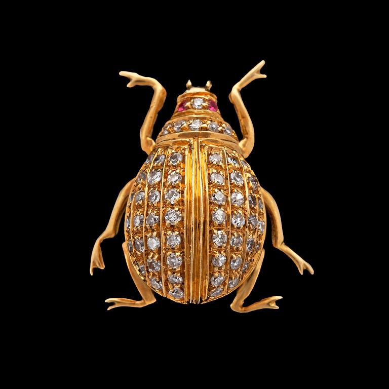 A brilliant cut diamond bug brooch, tot. app. 0.50 cts.