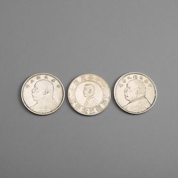 114. A set of tree Chinese silver coins, early 20th Century.