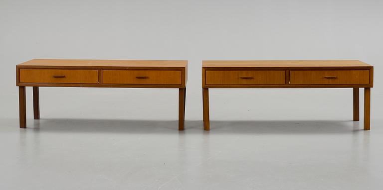 SÄNGBORD, ett par, kring 1900-talets mitt.