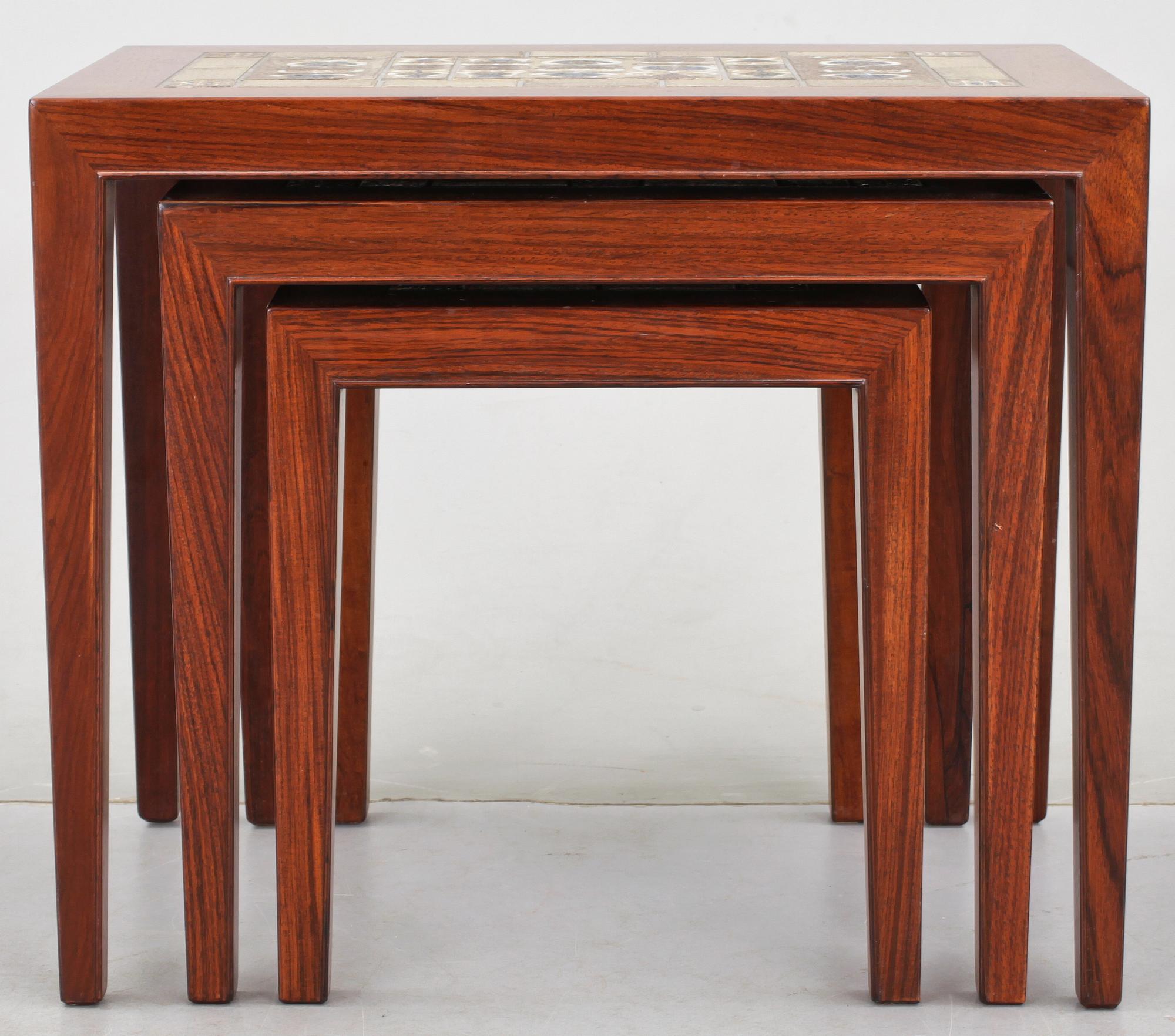 SATSBORD, Danmark, märkta Danish Furniture makers Control, 1900-talets tredje kvartal.