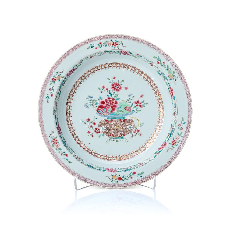 A famille rose dish, Qing dynasty, Yongzheng (1723-35).