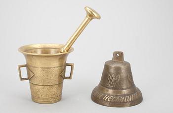 MORTEL samt RINGKLOCKA, mässing. 1800/1900-tal.