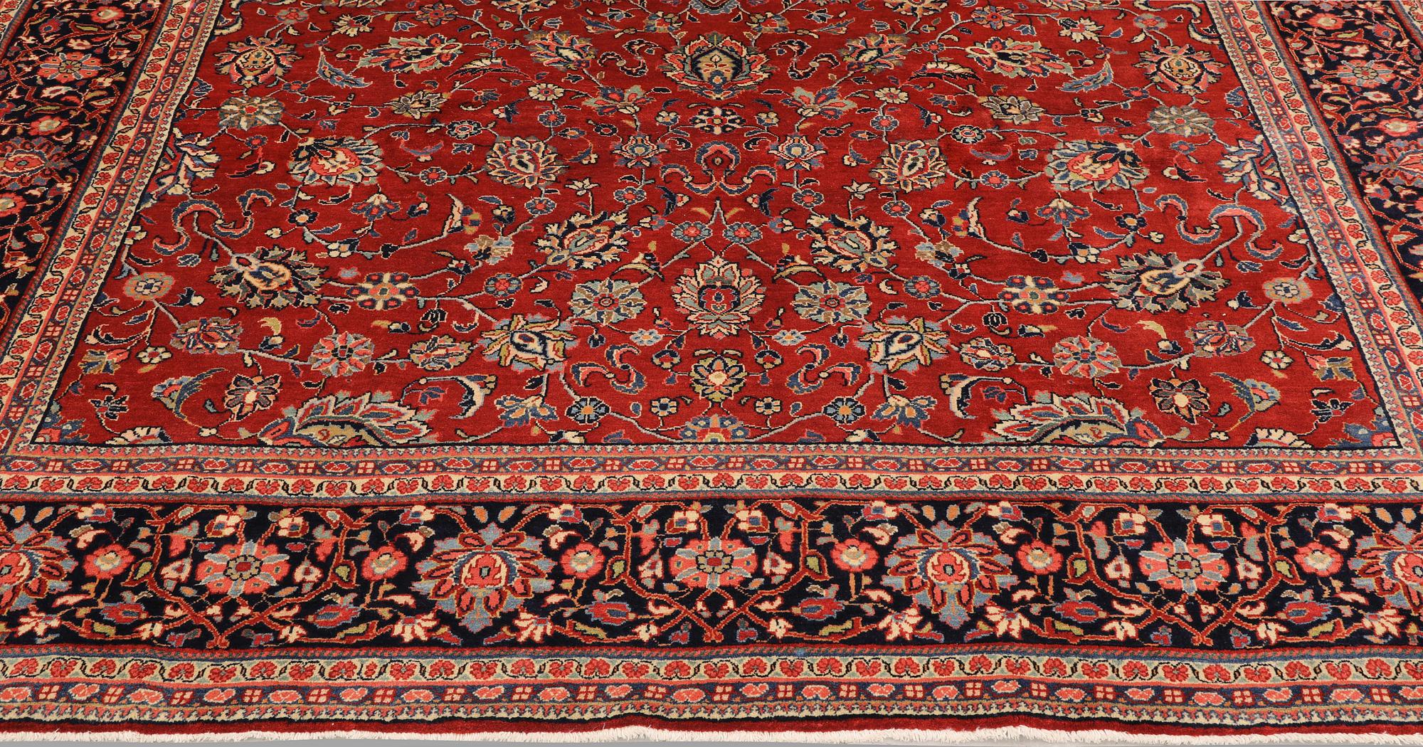 Matta, Sarouk, ca 353 x 265 cm.