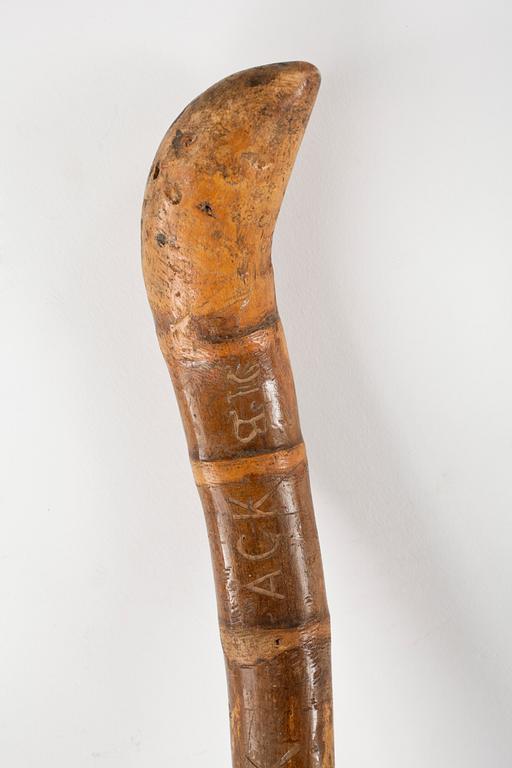 VANDRINGSSTAV, SPJUT, SKÖLD samt HORN, 5 delar, 1800/1900-tal.