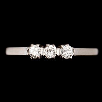 RING, 18k, med 3 briljanter, 1963.
