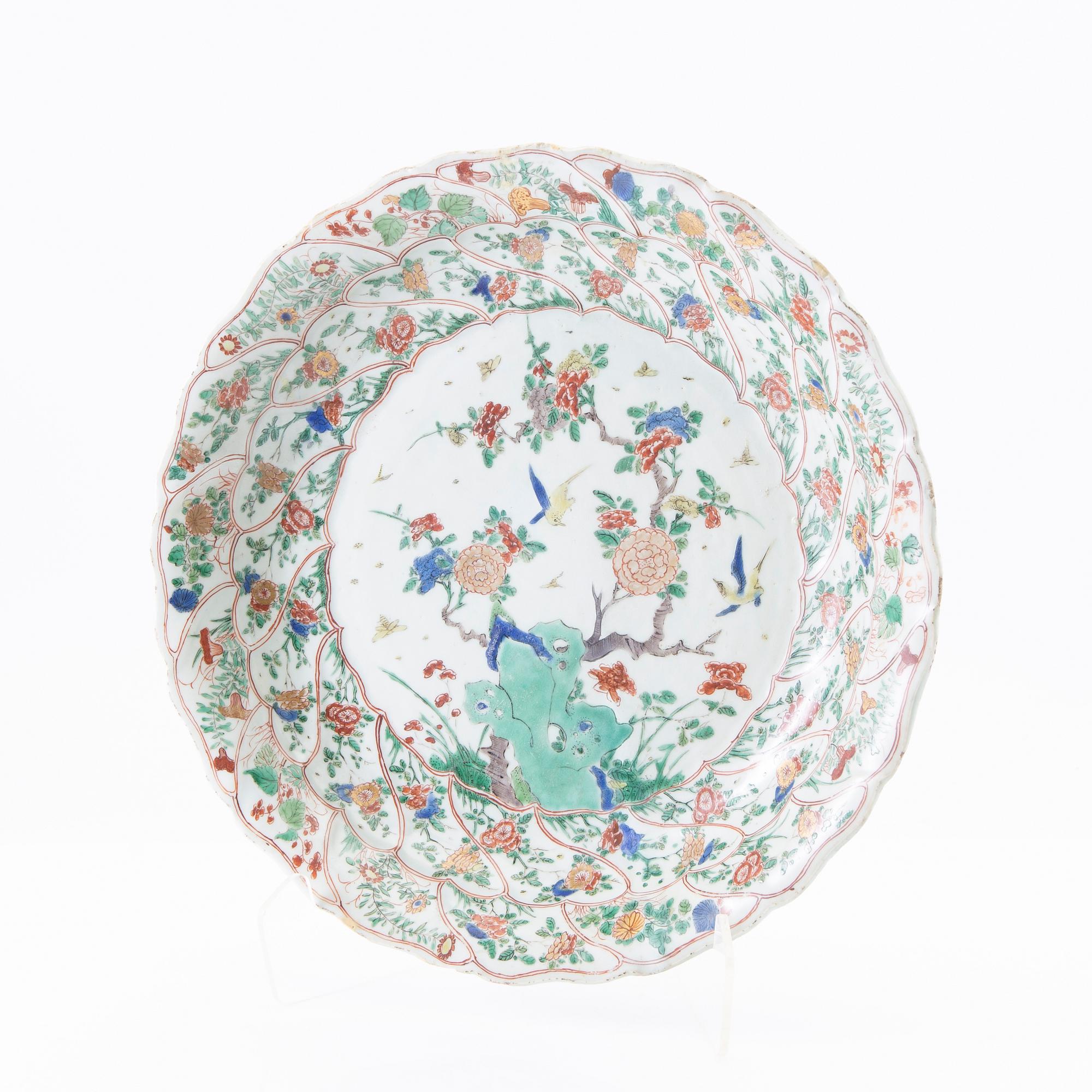 A famille verte dish, Qing dynasty, Kangxi (1662-1722).