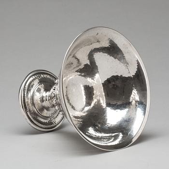 SKÅL PÅ FOT, silver. G F Hallengren, Malmö, 1923. 355g.