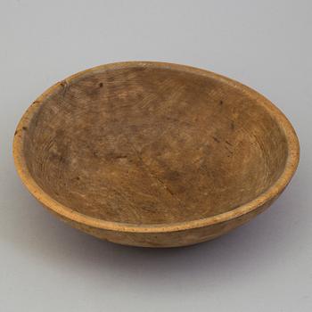 A 18/19th century wooden box and bowl.