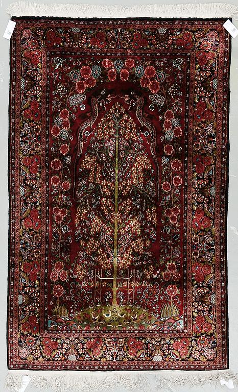 MATTA, sannolikt Kina, troligen part silk. Ca 186x120 cm.