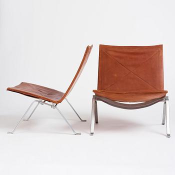 Poul Kjaerholm, a pair of brown leather 'PK22' chairs, edition E Kold Christensen, Denmark.