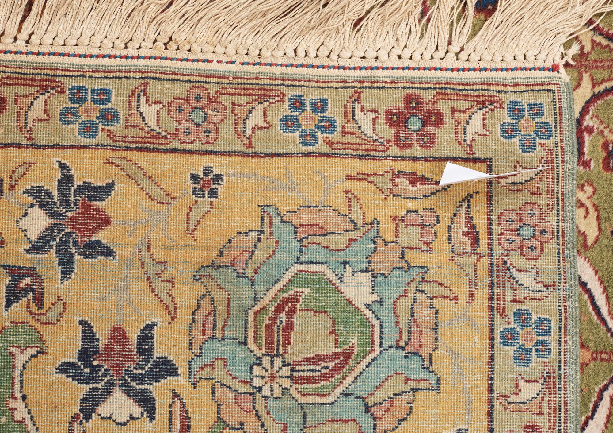 SEMI-ANTIQUE TABRIZ. 390,5 x 298 cm.