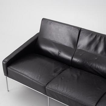 Arne Jacobsen, Sofa, model series FH-3300 “Lufthavnssofa”, Fritz Hansen.