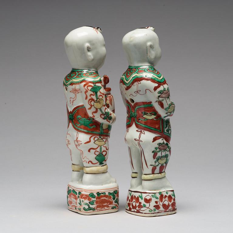 FIGURINER, två stycken, porslin. Qingdynastin, Kangxi (1662-1722).